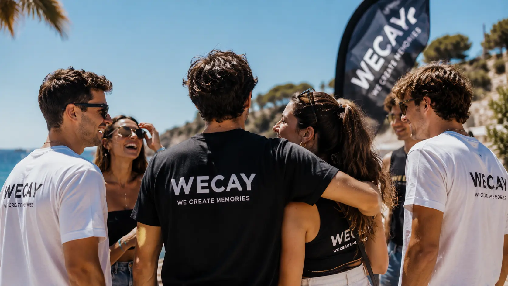 Étudiants WECAY réunis en bord de mer lors d’un weekend d’intégration avec ambiance estivale et conviviale
